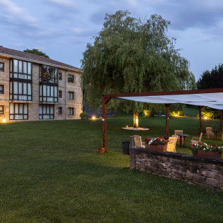 Escapada con Desayuno y Comida o Cena para dos personas en Parador de Argómaniz (Álava)