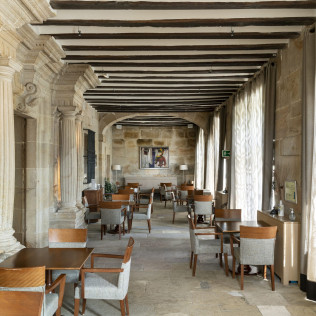 Escapada con Desayuno y Comida o Cena para dos personas en Parador de Argómaniz (Álava)