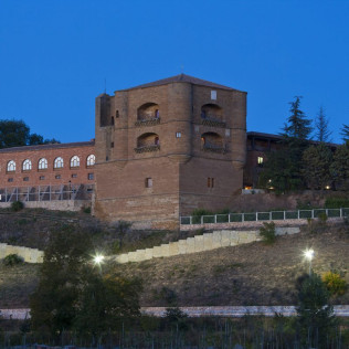 Escapada con Desayuno y Comida o Cena para dos personas en Parador de Benavente (Zamora)