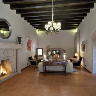 Escapada con Desayuno y Comida o Cena para dos personas en Parador de Cáceres (Cáceres)
