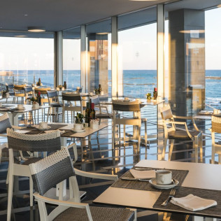 Escapada con Desayuno y Comida o Cena para dos personas en Parador de Cádiz (Cádiz)