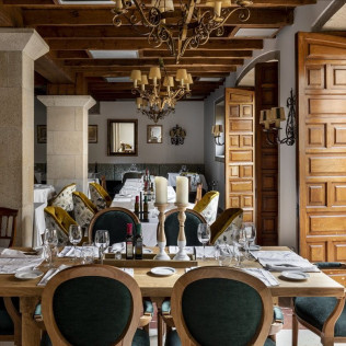 Mesa para dos: Comida o Cena para dos personas en Parador de Cambados (Pontevedra)