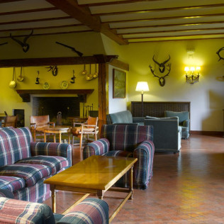Escapada con Desayuno y Comida o Cena para dos personas en Parador de Cazorla (Jaén)