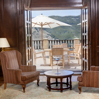 Escapada con Desayuno y Comida o Cena para dos personas en Parador de Cervera de Pisuerga (Palencia)