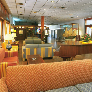 Escapada con Desayuno y Comida o Cena para dos personas en Parador de Ceuta (Ceuta)
