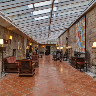 Escapada con Desayuno y Comida o Cena para dos personas en Parador de Ciudad Rodrigo (Salamanca)