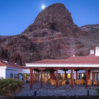 Escapada con Desayuno y Comida o Cena para dos personas en Parador de El Hierro (Santa Cruz de Tenerife)