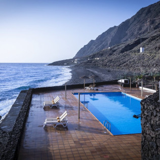 Escapada con Desayuno y Comida o Cena para dos personas en Parador de El Hierro (Santa Cruz de Tenerife)