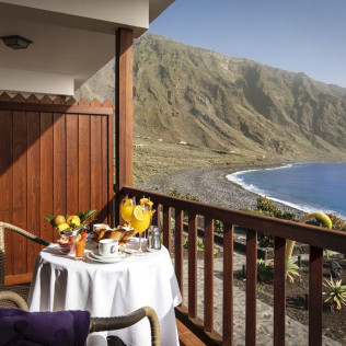Escapada con Desayuno y Comida o Cena para dos personas en Parador de El Hierro (Santa Cruz de Tenerife)