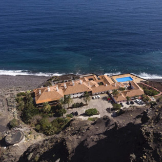 Escapada con Desayuno y Comida o Cena para dos personas en Parador de El Hierro (Santa Cruz de Tenerife)