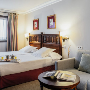 Escapada con Desayuno y Comida o Cena para dos personas en Parador de Ferrol (A Coruña)