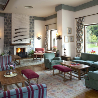 Escapada con Desayuno y Comida o Cena para dos personas en Parador de Fuente Dé (Cantabria)
