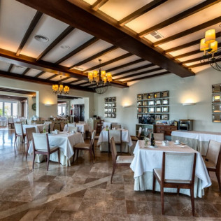 Mesa para dos: Comida o Cena para dos personas en Parador de Málaga Gibralfaro (Málaga)