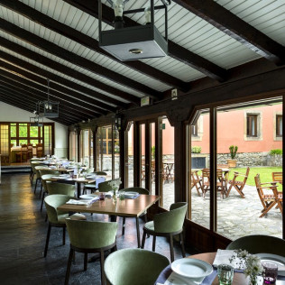 Mesa para dos: Comida o Cena para dos personas en Parador de Gijón (Asturias) 
