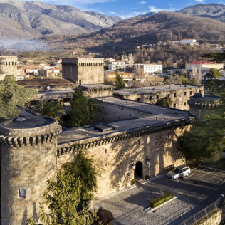 Escapada con Desayuno y Comida o Cena para dos personas en Parador de Jarandilla de la Vera (Cáceres)