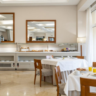 Escapada con Desayuno y Comida o Cena para dos personas en Parador de Jávea (Alicante)