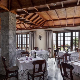 Escapada con Desayuno y Comida o Cena para dos personas en Parador de La Palma (Santa Cruz de Tenerife)