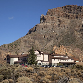 Escapada con Desayuno y Comida o Cena para dos personas en Parador de las Cañadas del Teide (Santa Cruz de Tenerife)