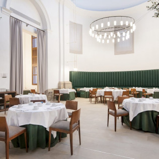 Escapada con Desayuno y Comida o Cena para dos personas en Parador de Lleida (Lleida)