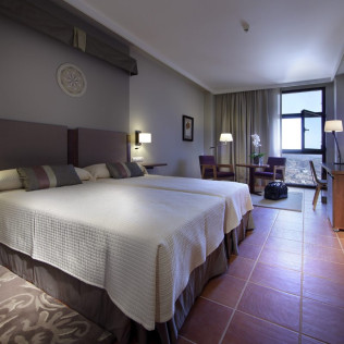 Escapada con Desayuno y Comida o Cena para dos personas en Parador de Lorca (Murcia)