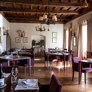 Escapada con Desayuno y Comida o Cena para dos personas en Parador de Monforte de Lemos (Lugo)
