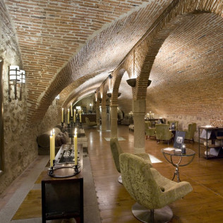 Escapada con Desayuno y Comida o Cena para dos personas en Parador de Plasencia (Cáceres)