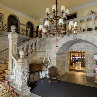 Escapada con Desayuno y Comida o Cena para dos personas en Parador de Pontevedra (Pontevedra)