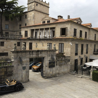 Escapada con Desayuno y Comida o Cena para dos personas en Parador de Pontevedra (Pontevedra)