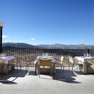 Escapada con Desayuno y Comida o Cena para dos personas en Parador de Ronda (Málaga) 