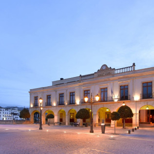 Escapada con Desayuno y Comida o Cena para dos personas en Parador de Ronda (Málaga) 