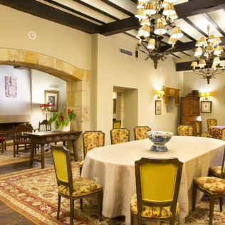 Escapada con Desayuno y Comida o Cena para dos personas en Parador de Santillana Gil Blas (Cantabria)