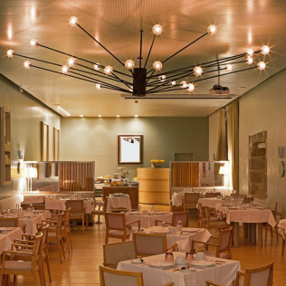 Escapada con Desayuno y Comida o Cena para dos personas en Parador de Santo Estevo (Ourense)
