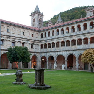 Escapada con Desayuno y Comida o Cena para dos personas en Parador de Santo Estevo (Ourense)