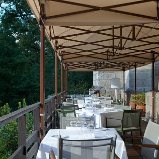 Escapada con Desayuno y Comida o Cena para dos personas en Parador de Santo Estevo (Ourense)