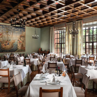 Mesa para dos: Comida o Cena para dos personas en Parador de Tordesillas (Valladolid)