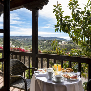 Escapada con Desayuno y Comida o Cena para dos personas en Parador de Tortosa (Tarragona)