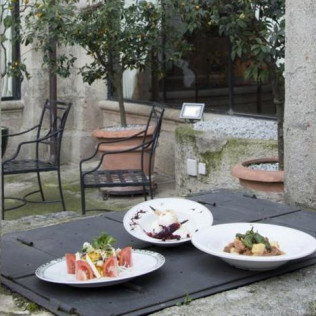 Mesa para dos: Comida o Cena para dos personas en Parador de Trujillo (Cáceres)
