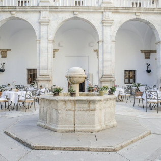 Mesa para dos: Comida o Cena para dos personas en Parador de Zafra (Badajoz)