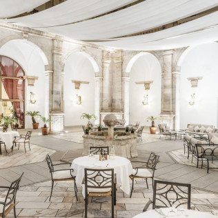 Mesa para dos: Comida o Cena para dos personas en Parador de Zafra (Badajoz)