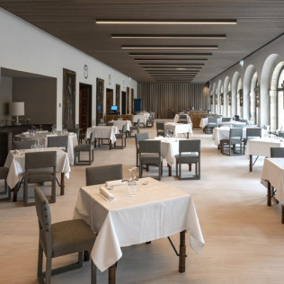 Mesa para dos: Comida o Cena para dos personas en Parador de León 5* (León)