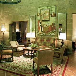Escapada con Desayuno y Comida o Cena para dos personas en Parador de Santo Domingo Bernardo de Fresneda (La Rioja)
