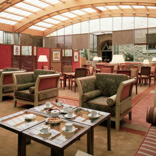 Escapada con Desayuno y Comida o Cena para dos personas en Parador de Santo Domingo Bernardo de Fresneda (La Rioja)
