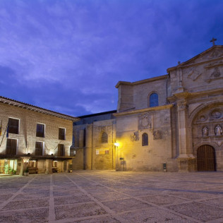 Escapada con Desayuno y Comida o Cena para dos personas en Parador de Santo Domingo de la Calzada (La Rioja)