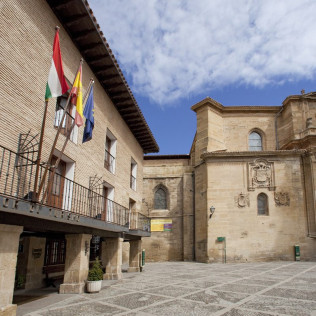 Escapada con Desayuno y Comida o Cena para dos personas en Parador de Santo Domingo de la Calzada (La Rioja)