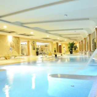 Paseo en Globo con Vídeo, Almuerzo y Cava y Cena Romántica con Spa para dos en Hotel Beatriz Toledo Auditorium & Spa 4* (Toledo)