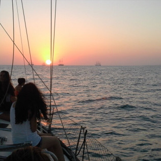Paseo Romántico en Velero con Puesta de Sol (Cádiz)