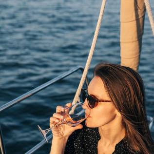 Paseo en Velero Privado con Paddle Surf, Snorkel, Bebidas y Aperitivo para dos (Badalona, Barcelona)