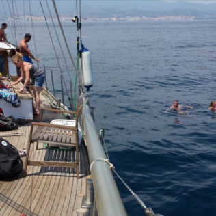 Paseo en Velero con Barra Libre de Bebidas (Estepona, Málaga)