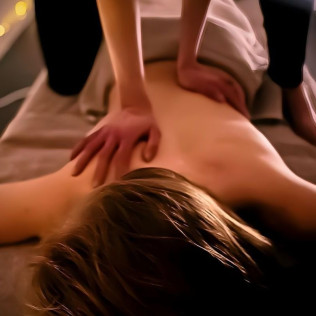 Masaje Royal Thai o Pijat Balinés con Masaje Craneofacial Hot Pindas en Jamu Rituals Spa & Massage (Barcelona)