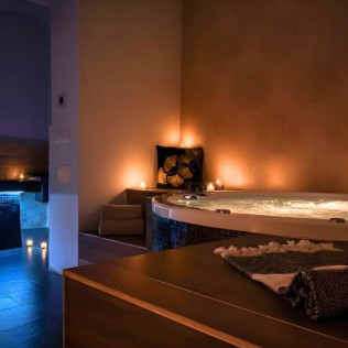 Jacuzzi, Masaje Royal Thai o Pijat Balinés y Masaje Craneofacial Hot Pindas en Jamu Rituals Spa & Massage (Barcelona)